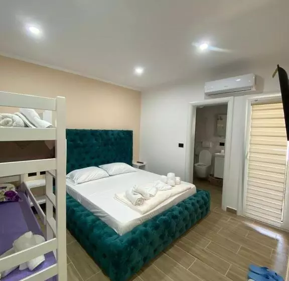 ペンション Nina Guest House