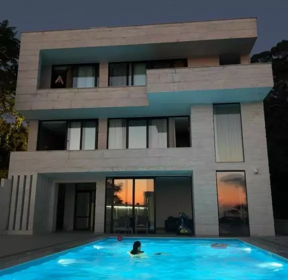 Villa Sunlight