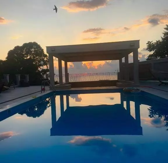 Villa Sunlight