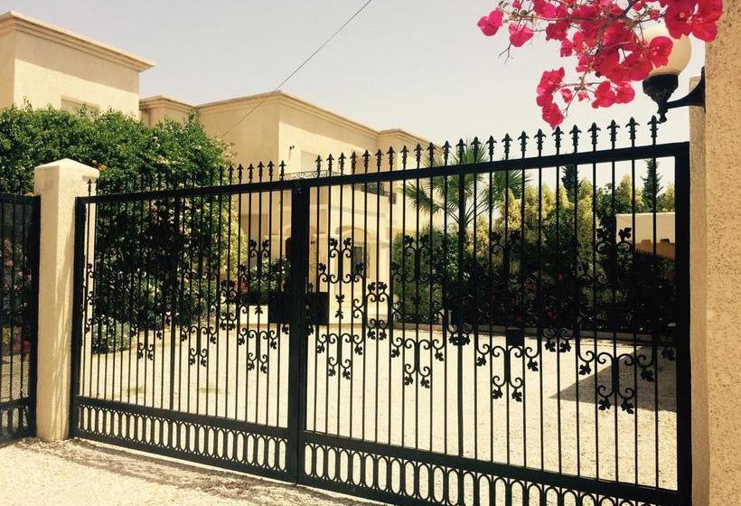 تختخواب و صبحانه Dar Khereddine