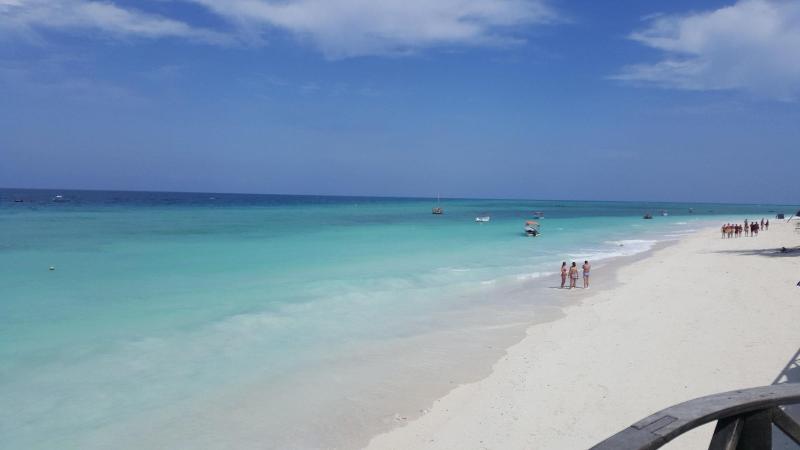 בית מלון כפרי Langi Langi Beach Bungalows