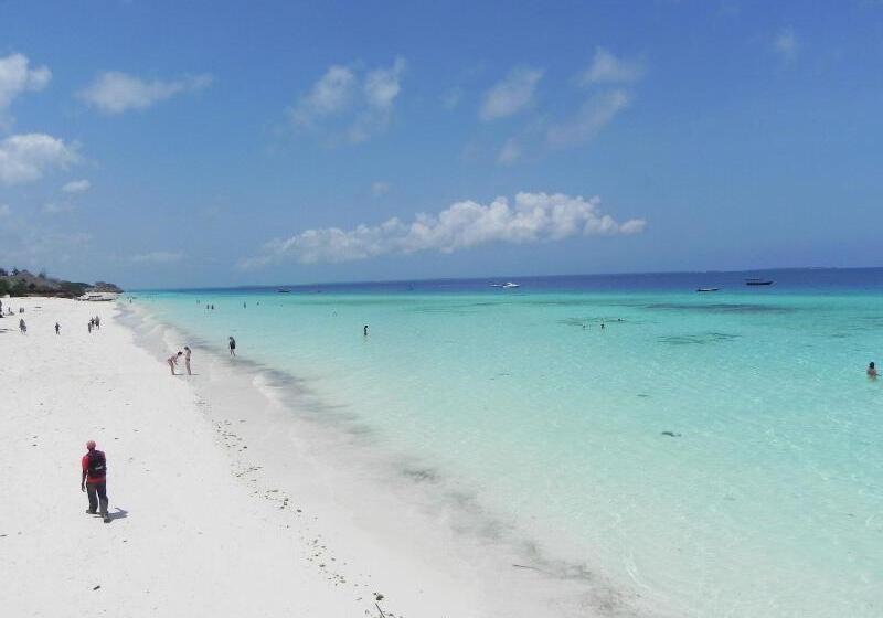 בית מלון כפרי Langi Langi Beach Bungalows