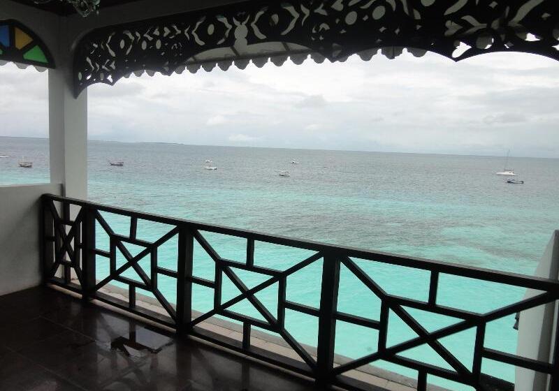 בית מלון כפרי Langi Langi Beach Bungalows