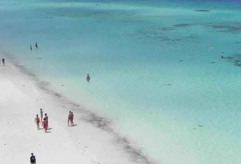 בית מלון כפרי Langi Langi Beach Bungalows