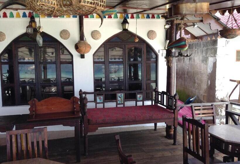 בית מלון כפרי Langi Langi Beach Bungalows