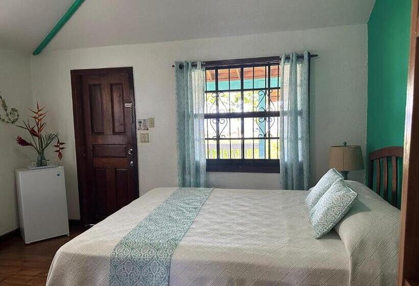 هتل Seagrape Plantation Resort & Dive Center