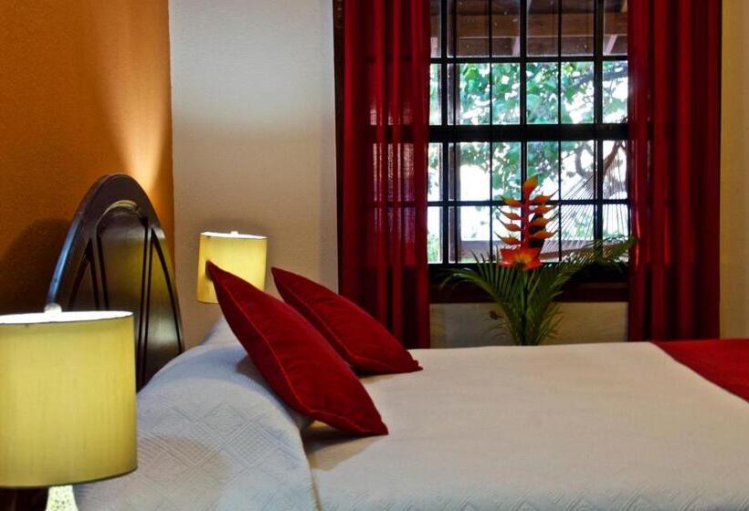 هتل Seagrape Plantation Resort & Dive Center