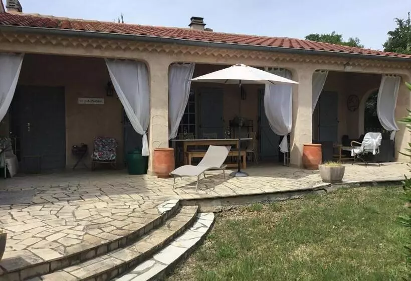 Aamiaismajoitus (B&B) Villa Isadra