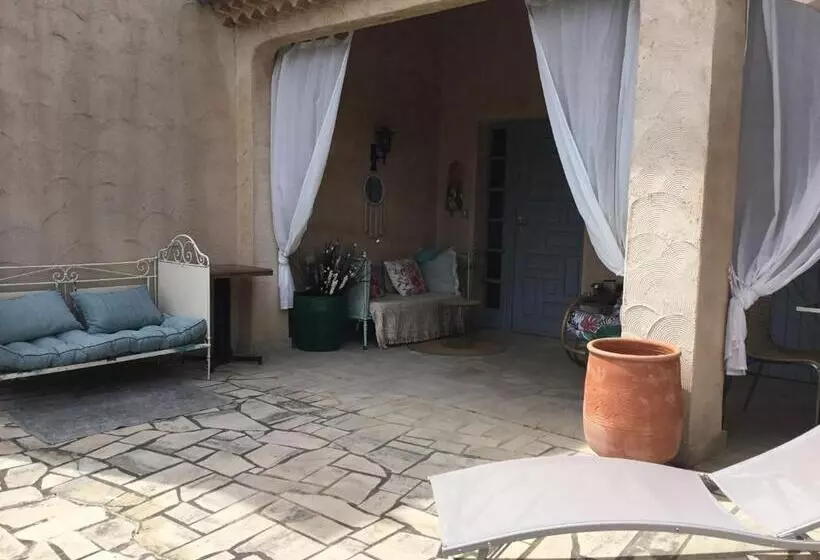 Aamiaismajoitus (B&B) Villa Isadra