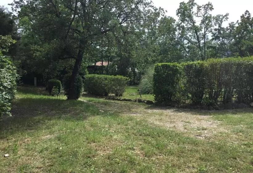 Aamiaismajoitus (B&B) Villa Isadra