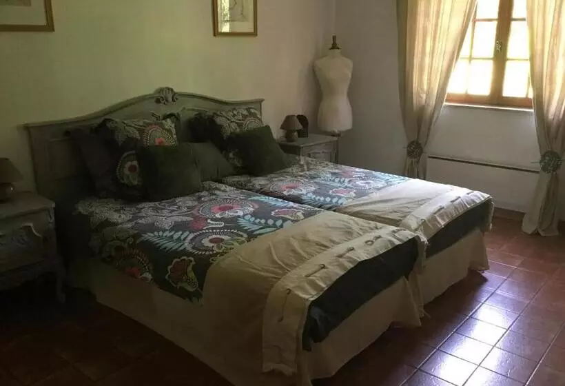 Aamiaismajoitus (B&B) Villa Isadra