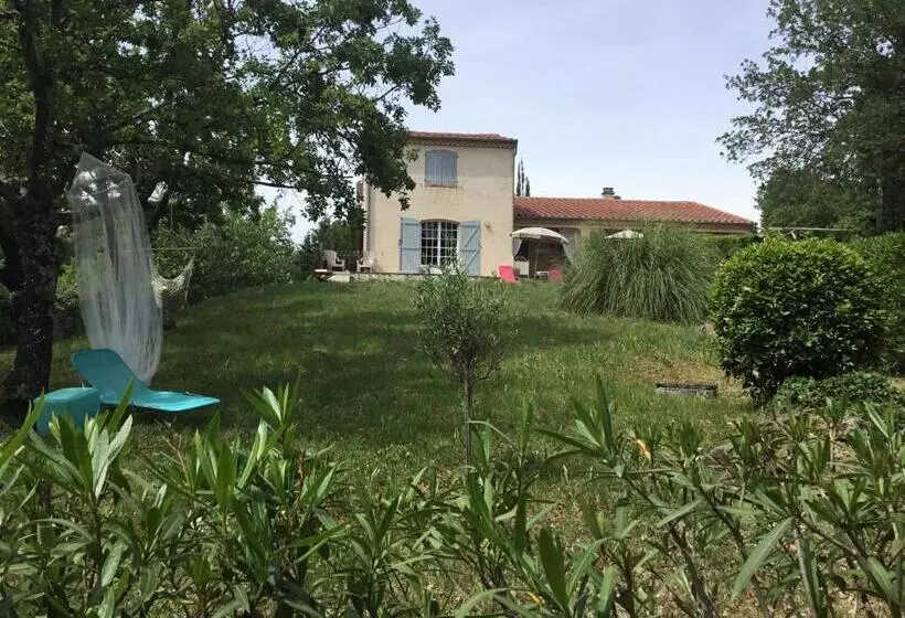 Aamiaismajoitus (B&B) Villa Isadra