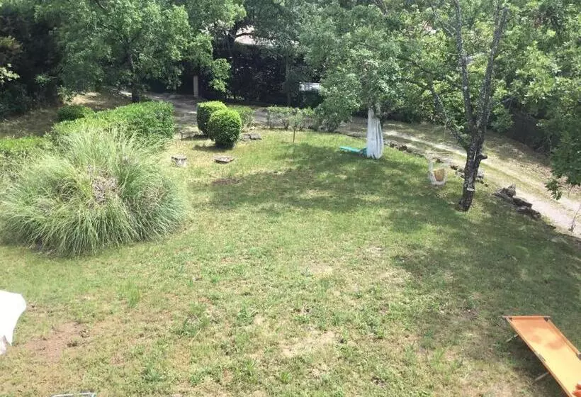 Aamiaismajoitus (B&B) Villa Isadra