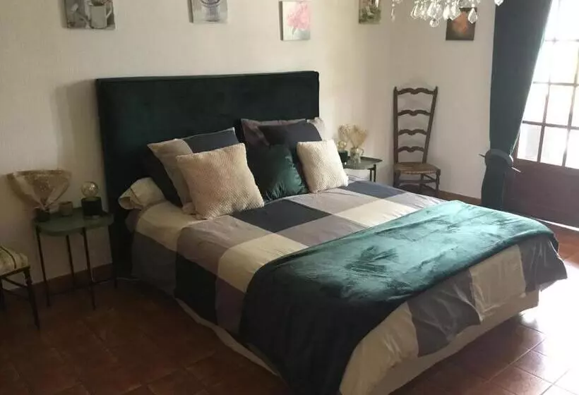 Aamiaismajoitus (B&B) Villa Isadra