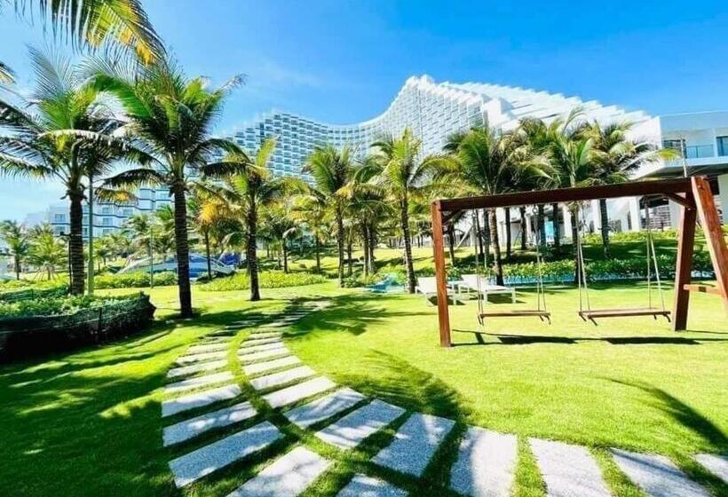 هتل کپسول The Arena