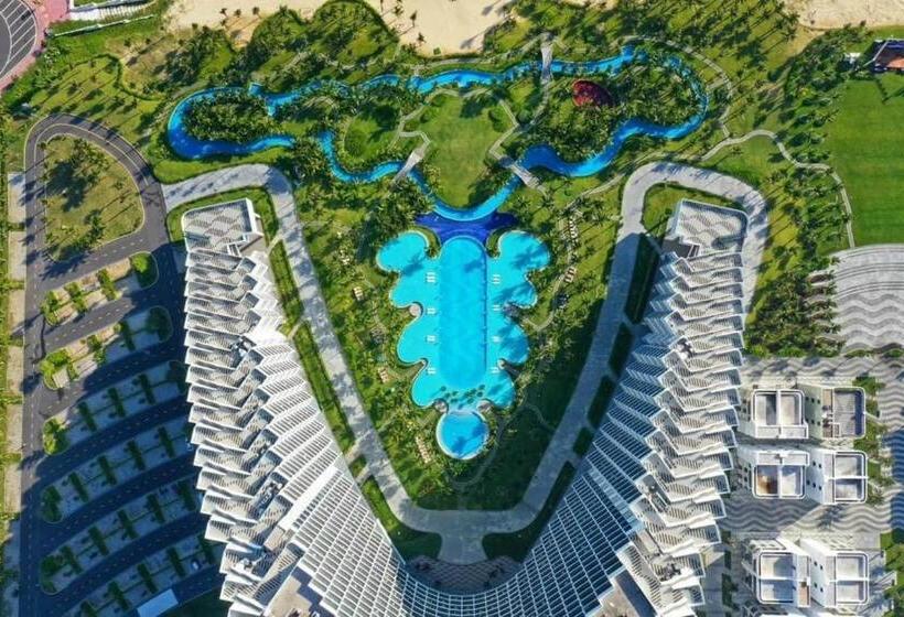 هتل کپسول The Arena