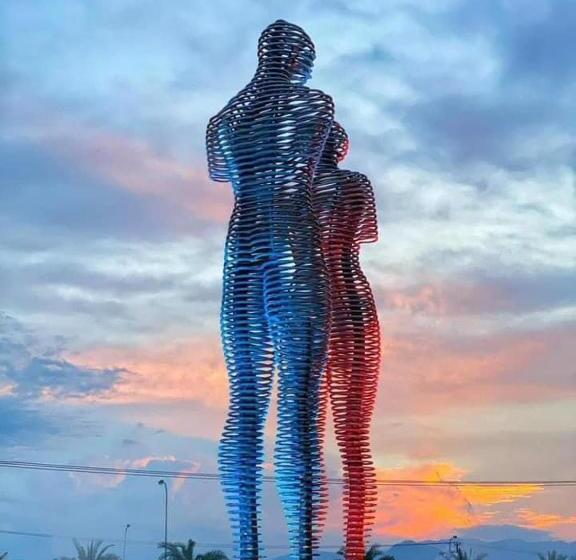 هتل کپسول The Arena