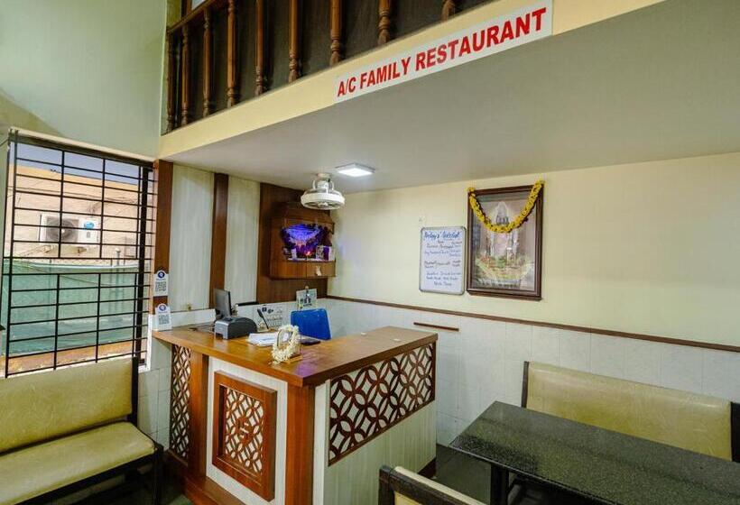 ホテル Durga International