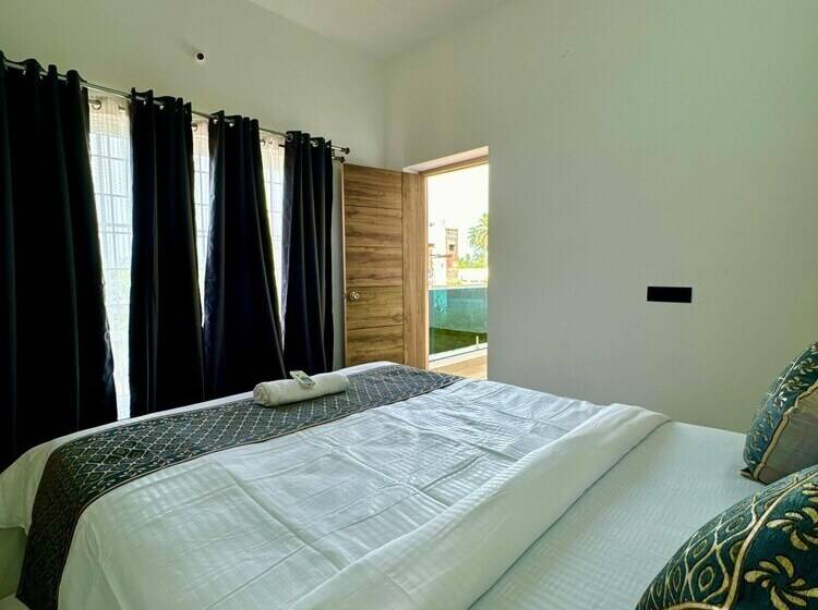 בית מלון כפרי Lavish Homestay