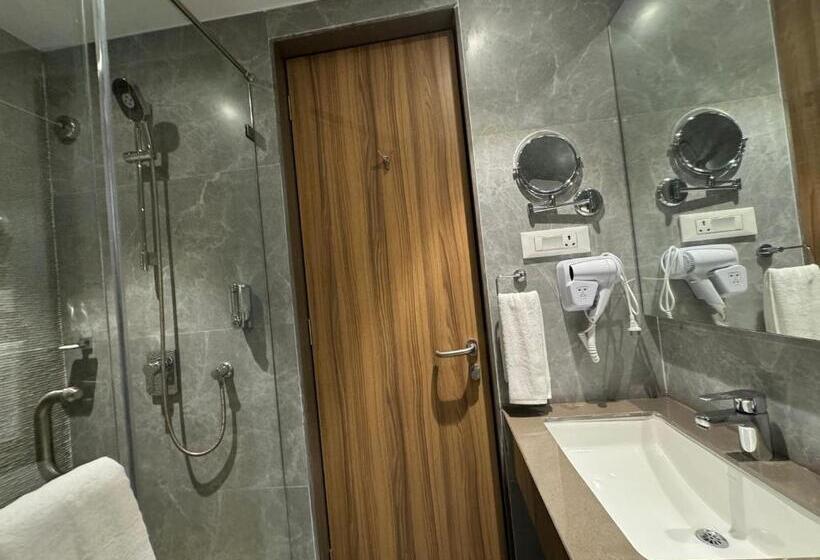 Hotel Mumbai House Mindspace Malad