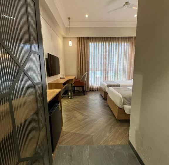 Hotel Mumbai House Mindspace Malad