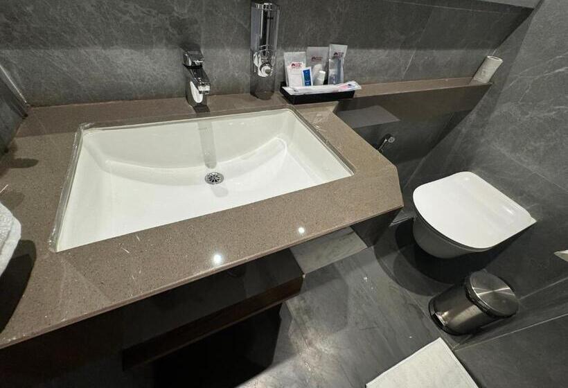 Hotel Mumbai House Mindspace Malad