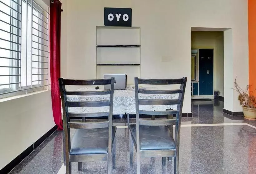 ホテル Oyo Dsr Avenues