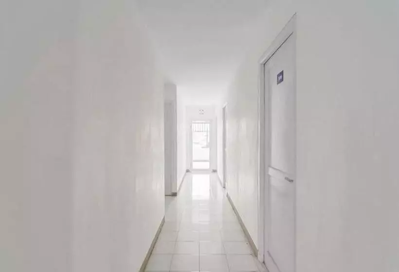 Hotelli Reddoorz Near Lampung City Mall