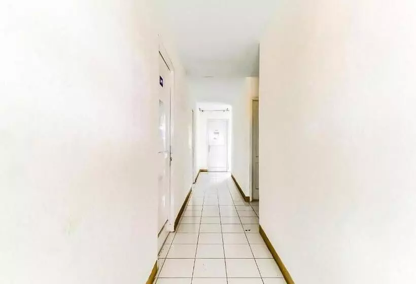 Hotelli Reddoorz Near Lampung City Mall