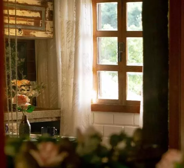 Hotelli Vale Do Lago   Casa De Campo E Eventos