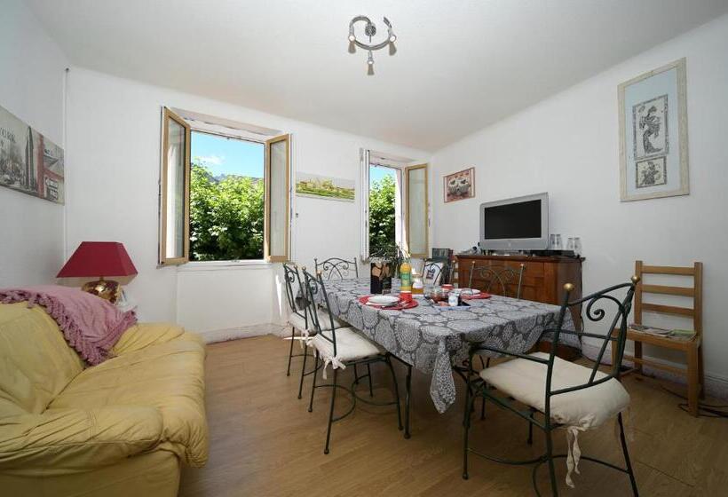 بنسيون Jolie Chambre Au Calme à Auzat