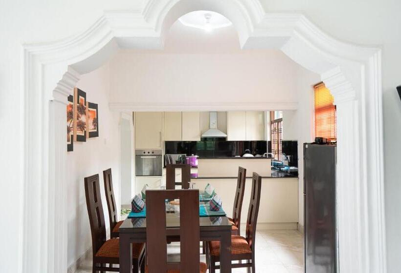 ペンション Little Villa Tourist Inn