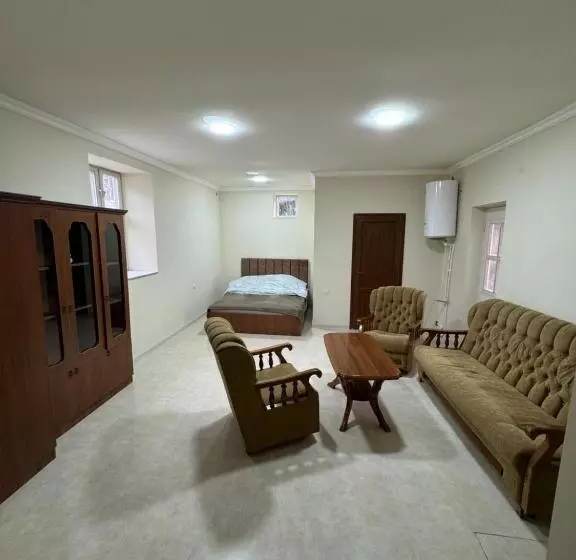 پانسیون Novenc Guest House