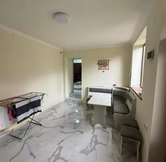 پانسیون Novenc Guest House