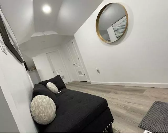 ペンション The Upper Room At Fuller Ave, Euclid Oh