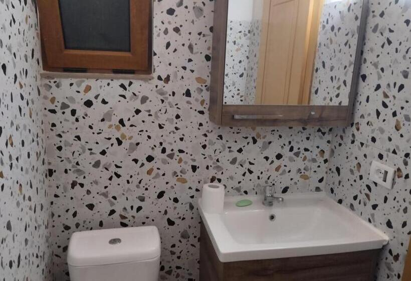 פנסיון Vellezrit Shkambi