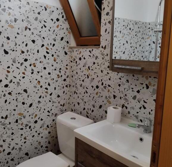 פנסיון Vellezrit Shkambi