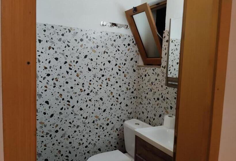 פנסיון Vellezrit Shkambi