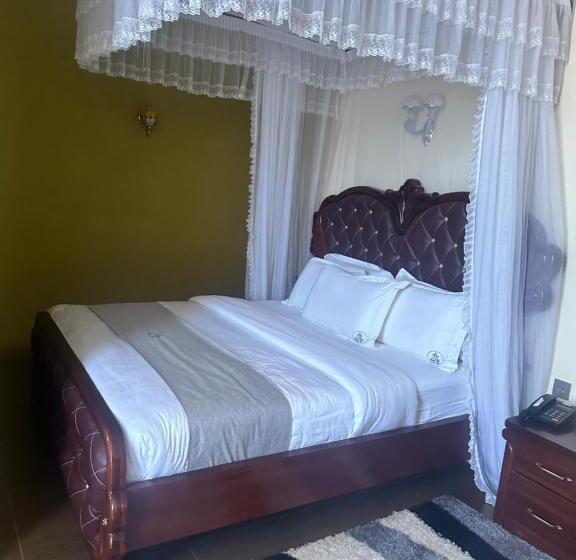 Strikers Hotels And Clubs