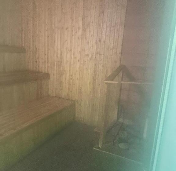 Strikers Hotels And Clubs