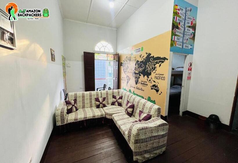 تختخواب و صبحانه A&t Amazon Backpacker`s