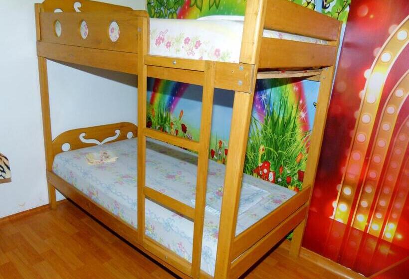 تختخواب و صبحانه A&t Amazon Backpacker`s