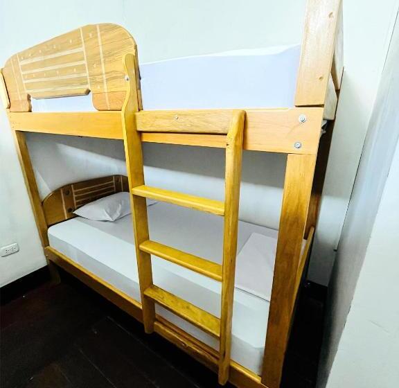 تختخواب و صبحانه A&t Amazon Backpacker`s