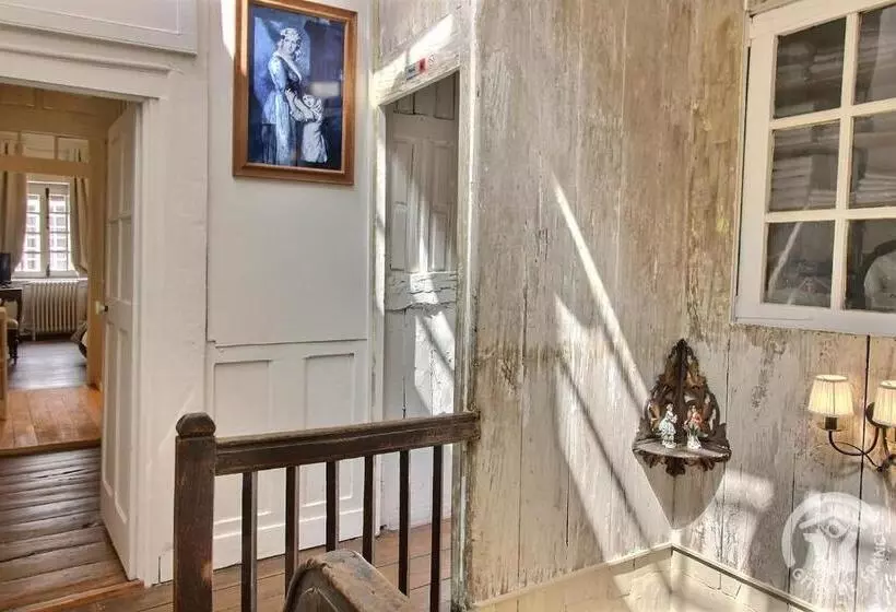 Aamiaismajoitus (B&B) Guest House Saint Yves