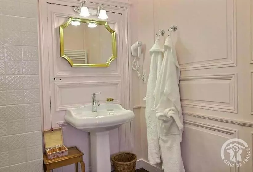 Aamiaismajoitus (B&B) Guest House Saint Yves