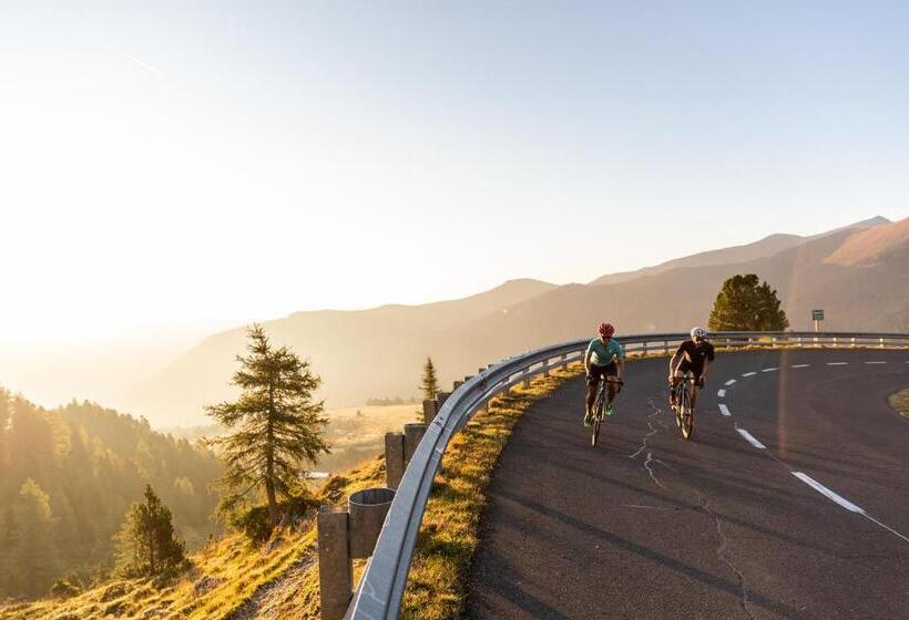 Explorer Hotel Stubaital