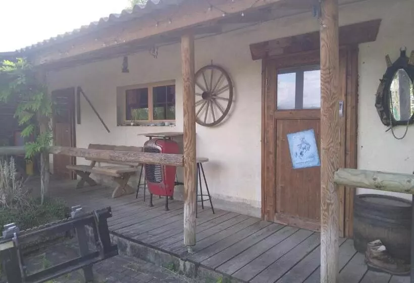 ホテル Charmantes Western Zimmer Mit Veranda Auf Dem Raihof