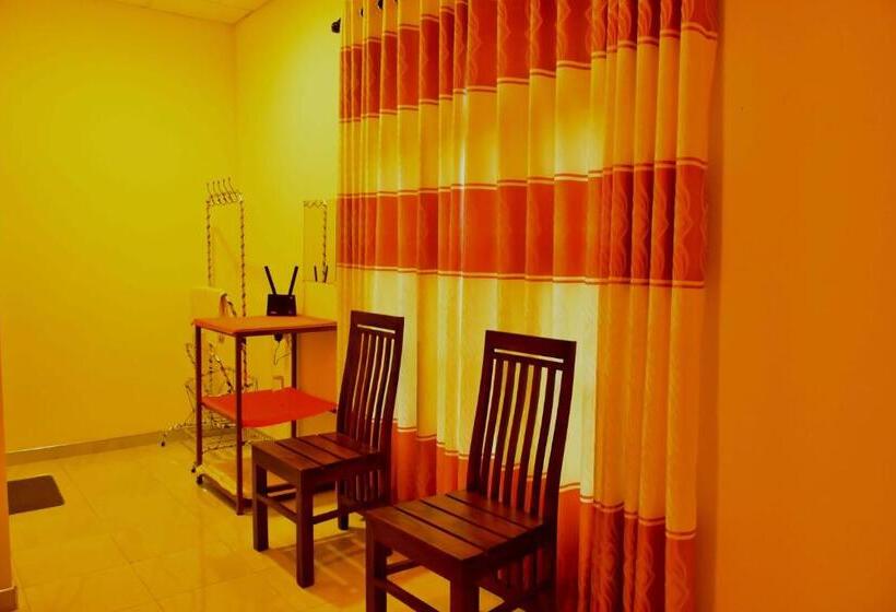 بنسيون Lake Forest Lodge