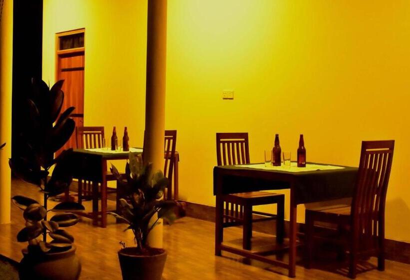 بنسيون Lake Forest Lodge