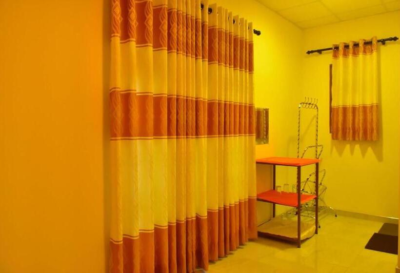 بنسيون Lake Forest Lodge